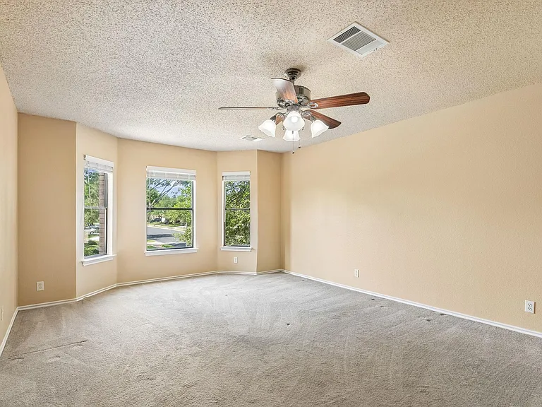 1300 Chalk Ln — Photo 23