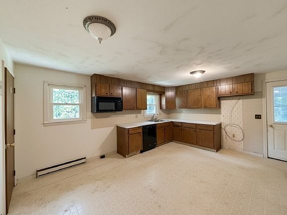 3rd image of 178 N Main St