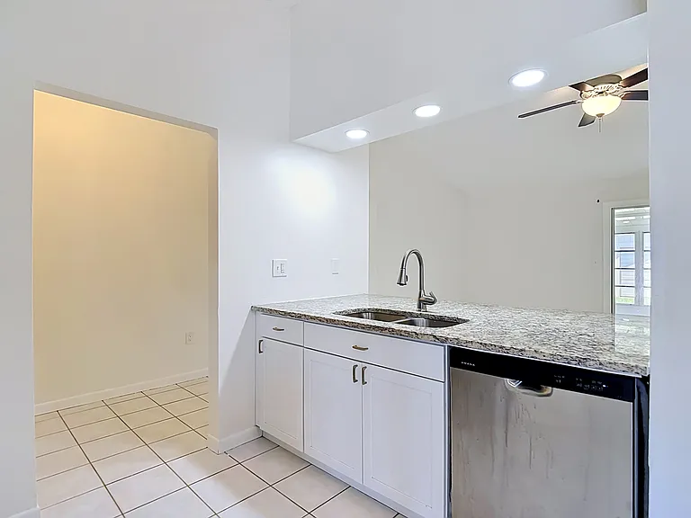 3255 Amherst Ave — Photo 16