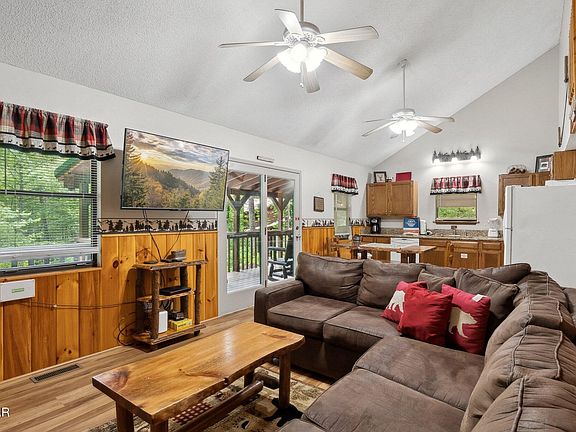 5th image of 2108 Redmond Way