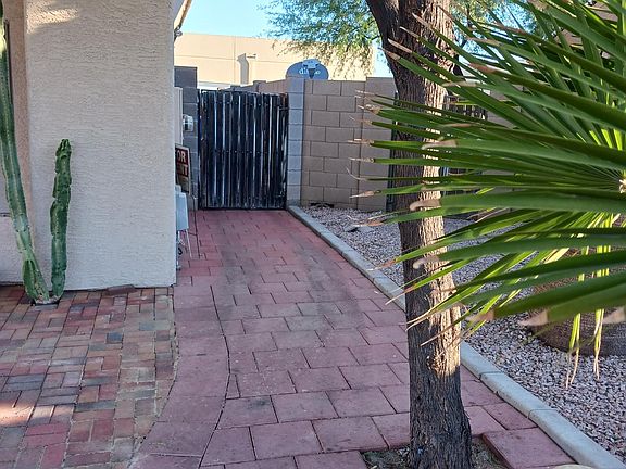 5th image of 2638 E Sunland Ave