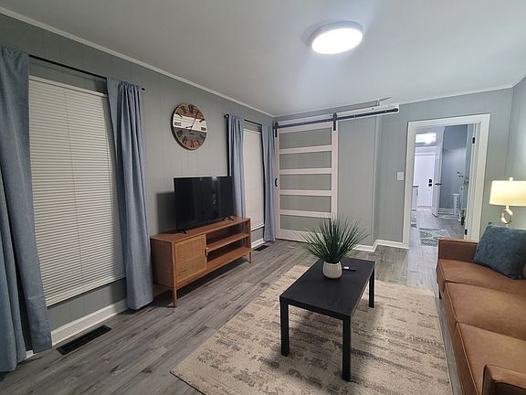 5th image of 2818 N Capitol Ave #2