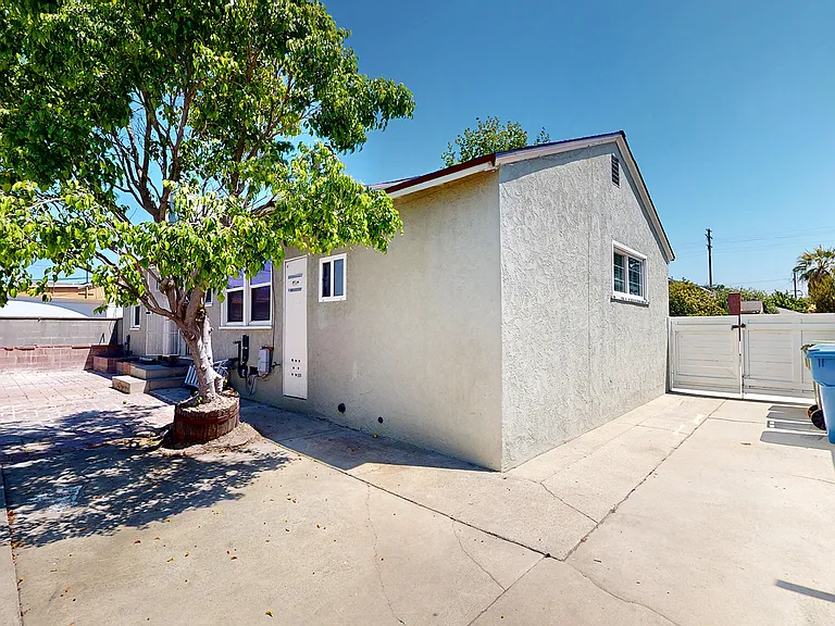 7827 Rhodes Ave — Photo 31