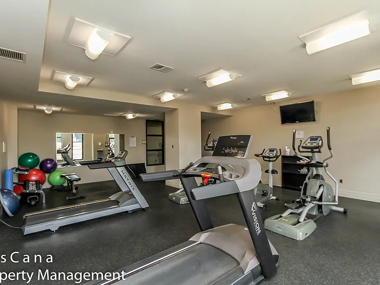 327 Breezehill Ave S #702 — Photo 23