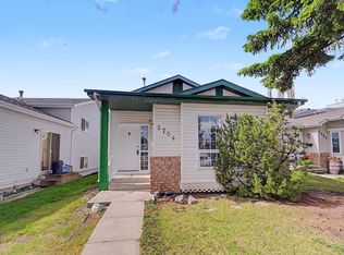3704 39th Ave NW, Edmonton, AB T6L6S9