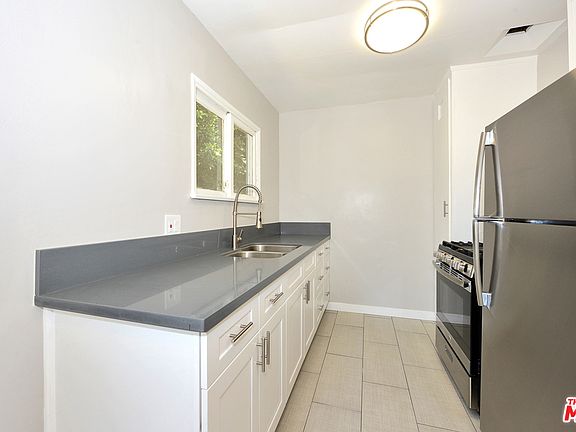3rd image of 3792 Ashwood Ave