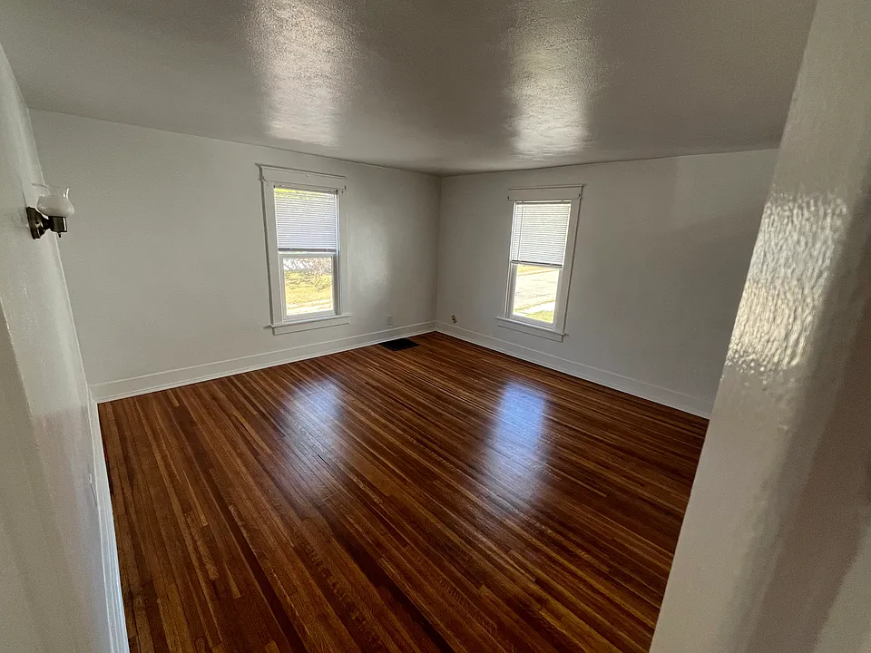 315 1/2 W American St #2