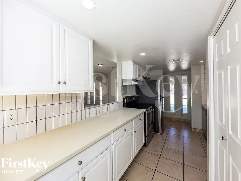 14623 N 32nd Pl — Photo 9