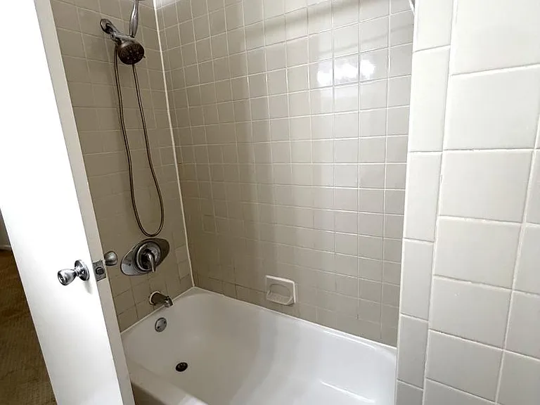 10401 Grosvenor Pl #328 — Photo 14