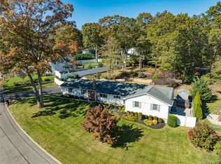 3 Walnut Rd, Rocky Point, NY 11778