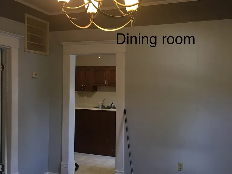302 Elles Ave — Photo 3