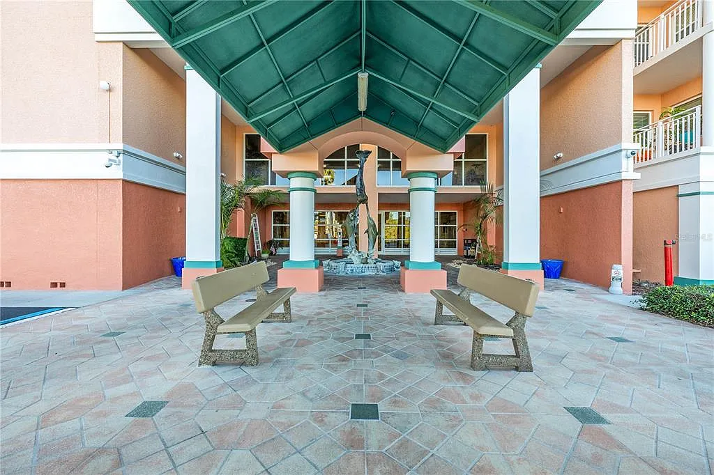 3 bed, 2.0 bath, 1525 sqft, $2,200 — Photo 2