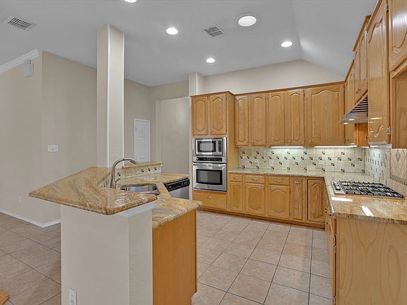 5th image of 734 Bella Vista Dr