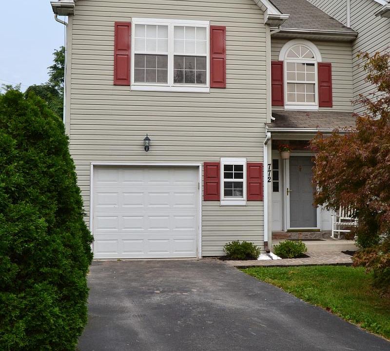 End unit, front of house