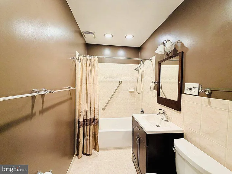 907 Heron Dr — Photo 7