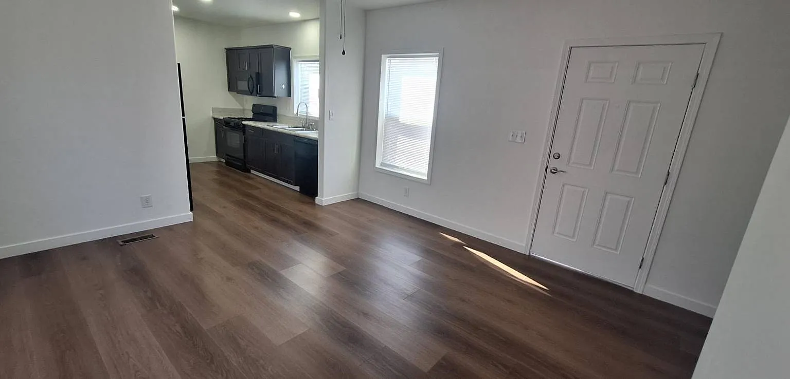 2 bed, 2.0 bath, 745 sqft, $1,250 — Photo 2