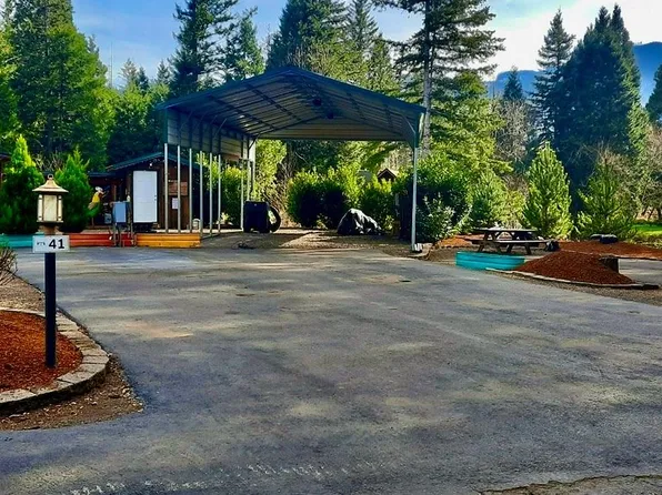 54432 McKenzie Hwy #41, Blue River, OR 97413