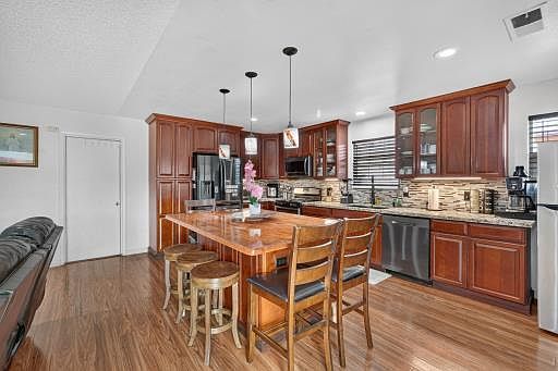 5th image of 18674 Cleveland Ave
