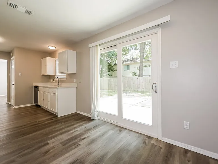 18450 Hollow Oaks Cir — Photo 6