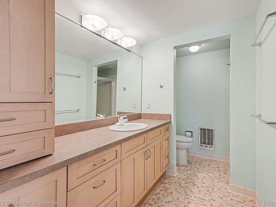 18301 W Thirteen Mile Rd Unit A2, photo 15