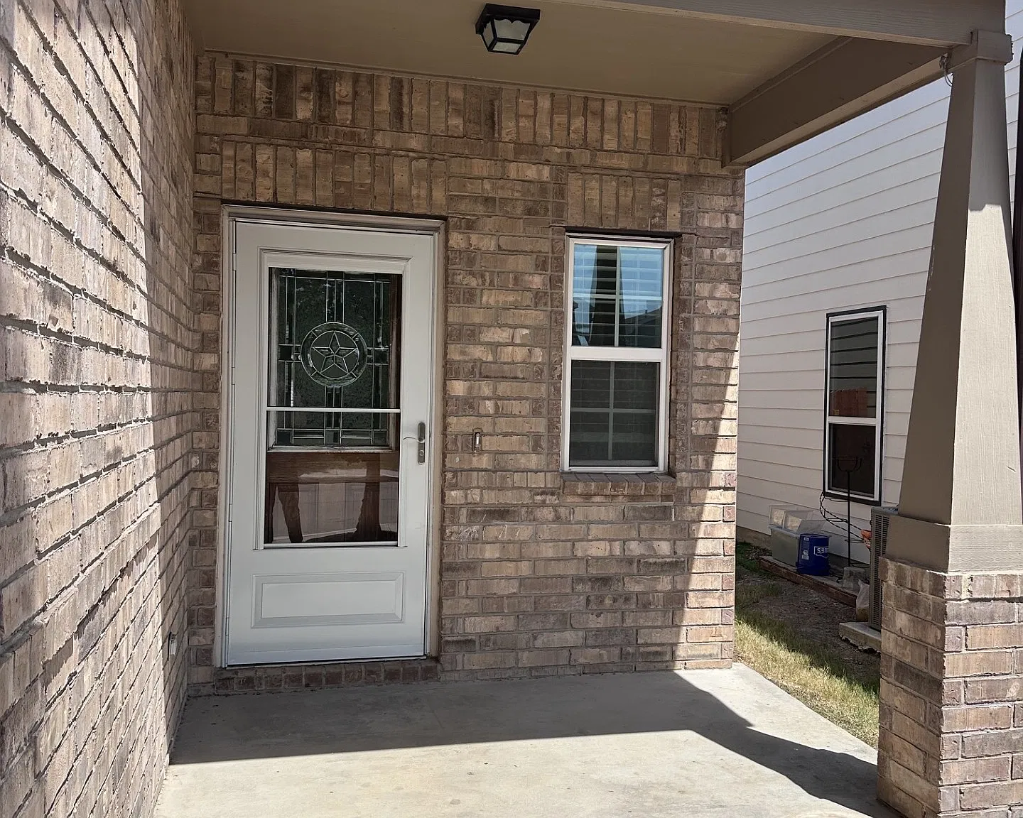 4 bed, 2040 sqft, $1,895 — Photo 2