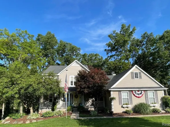 3096 Hunters Way, Pinckney, MI 48169