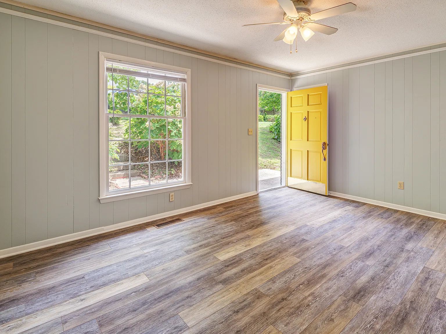 3 bed, 2016 sqft, $2,095 — Photo 2