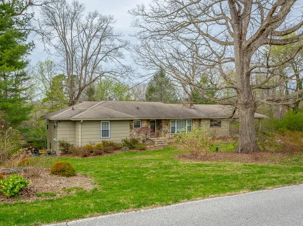 329 N Palisades Dr, Signal Mountain, TN 37377