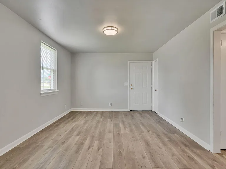 100 Old Trail Ct #1 — Photo 4