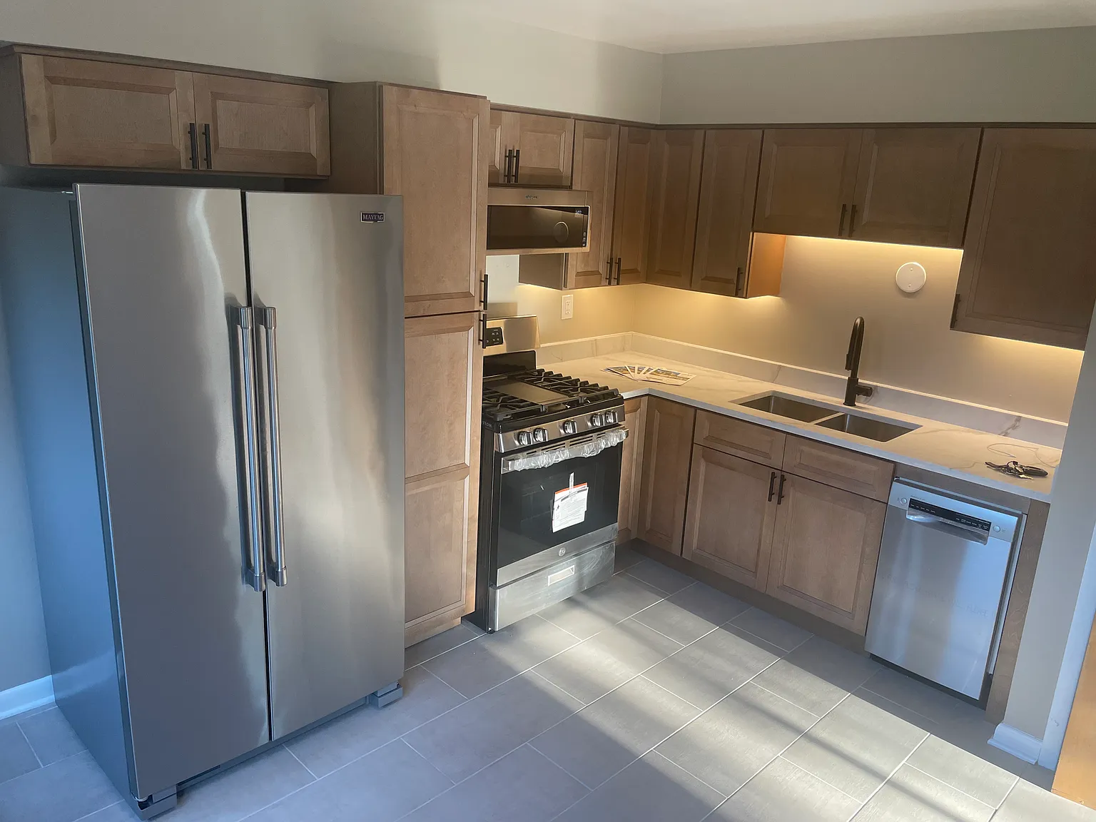 3 bed, 1400 sqft, $2,900 — Photo 2