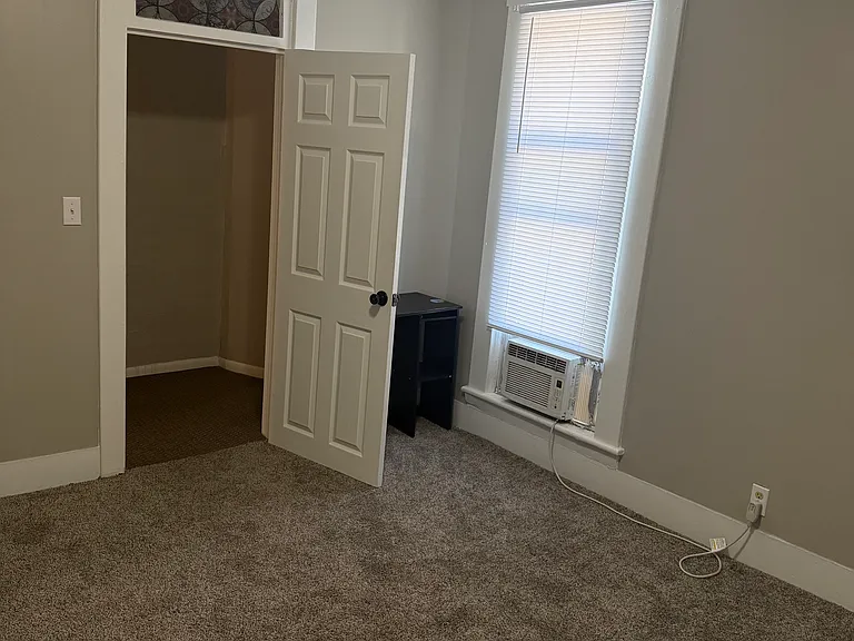 709 W Queen St #2 — Photo 9