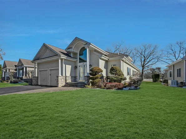 27 Redan Drive, Smithtown, NY 11787