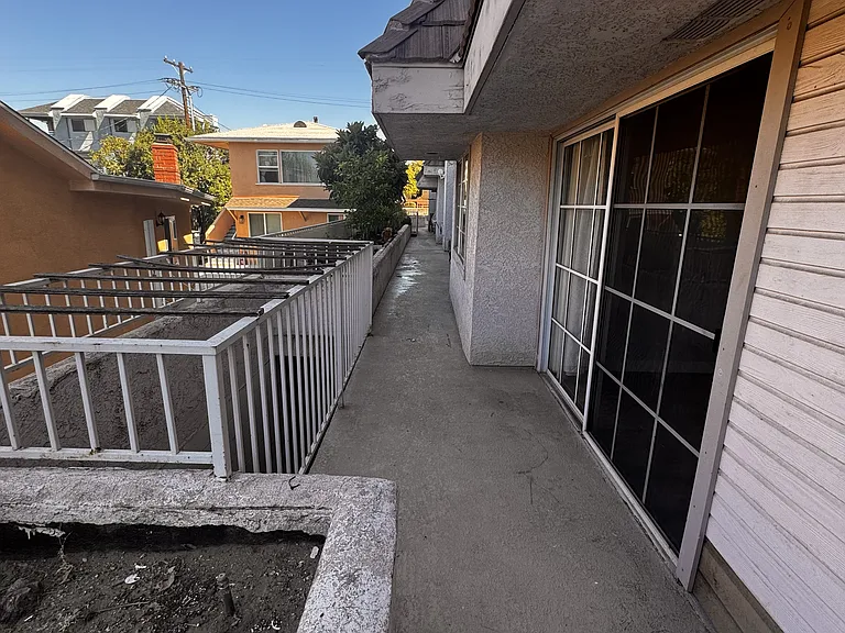 415 W Lexington Dr #2 — Photo 22