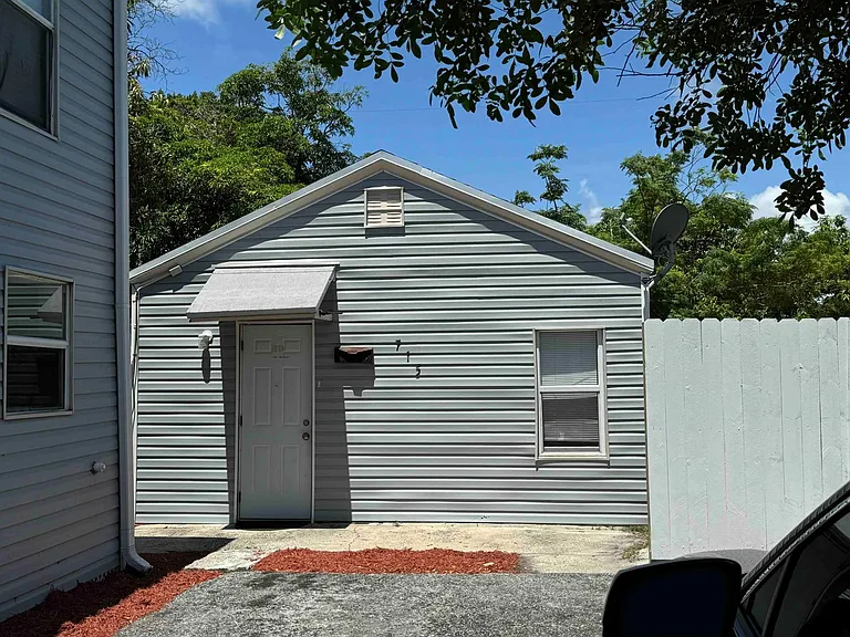 717 S B St — Photo 8
