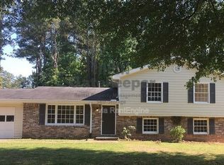 695 Georgia Ave, Fayetteville, GA 30214