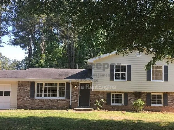 695 Georgia Ave, Fayetteville, GA 30214
