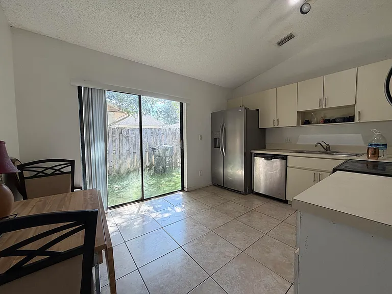 1104 Goldenrod Rd #C — Photo 8