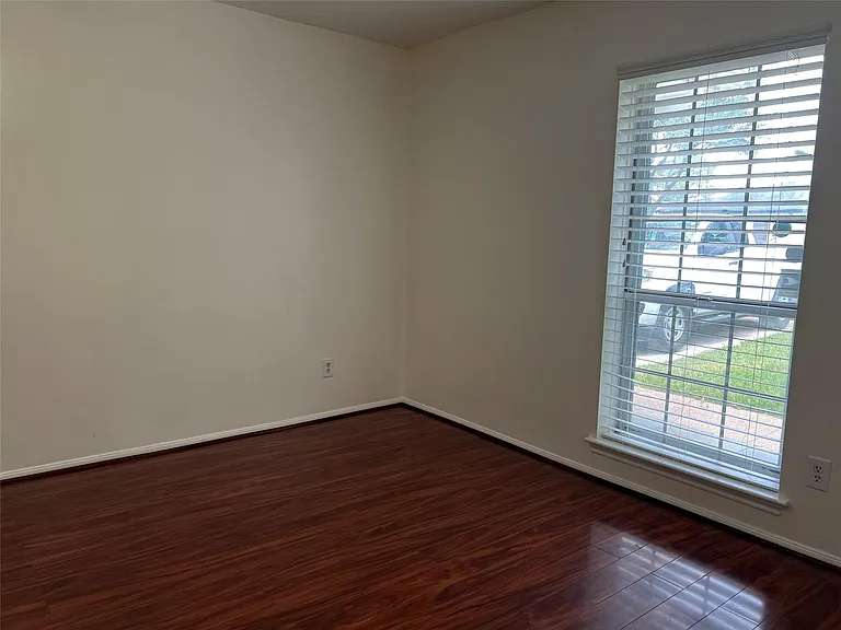 8831 Hendon Ln — Photo 12
