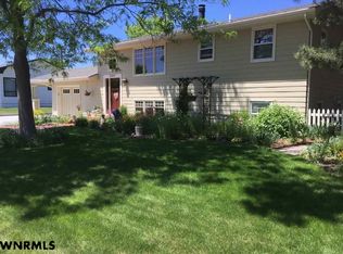 2009 Cheyenne Dr, Scottsbluff, NE 69361