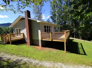 14 Woodrows Ln, Franklin, NC 28734