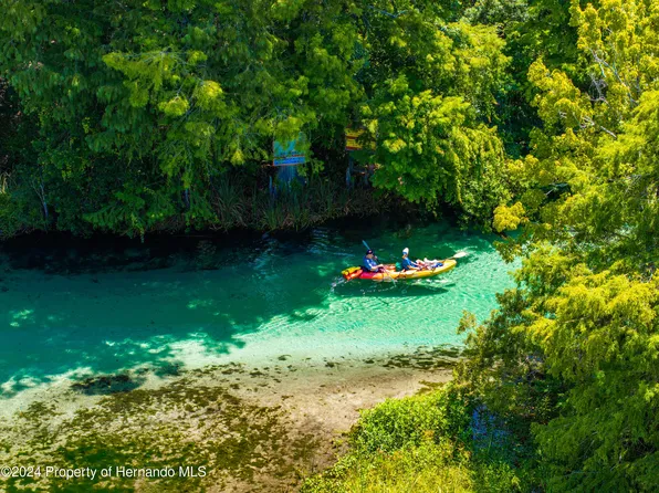 6652 River Run Blvd, Weeki Wachee, FL 34607