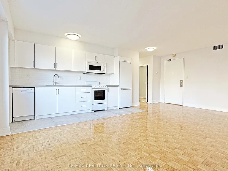 95 Lawton Blvd #601 — Photo 3