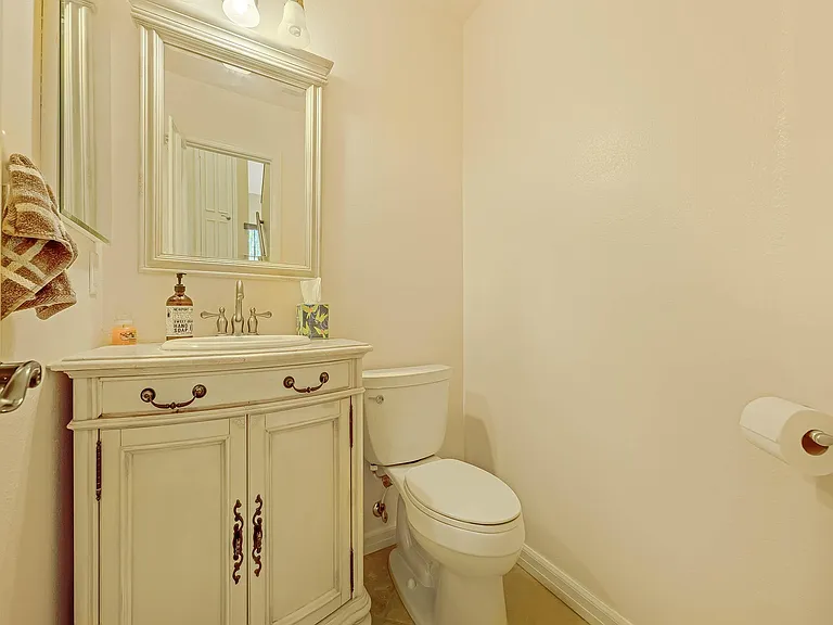5800 Owensmouth Ave #7 — Photo 17
