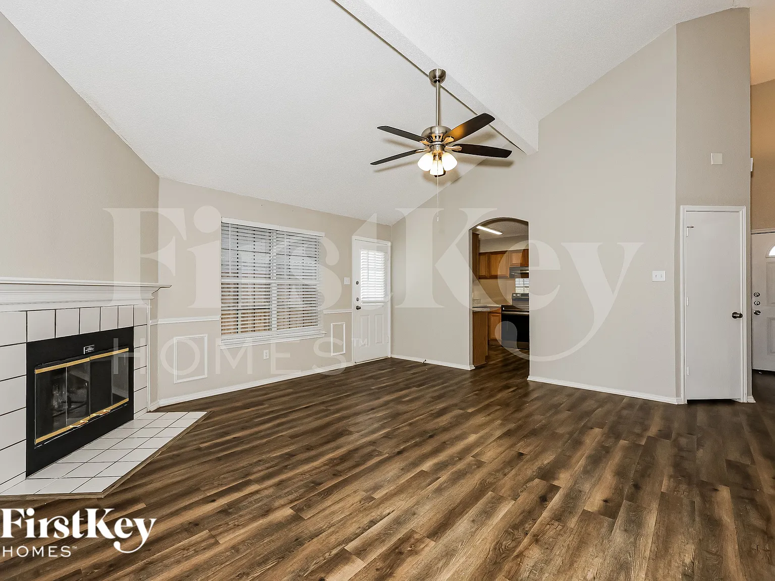 3 bed, 2.5 bath, 1828 sqft, $2,065 — Photo 3