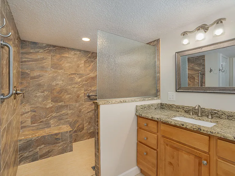609 Shorewood Dr #203 — Photo 17