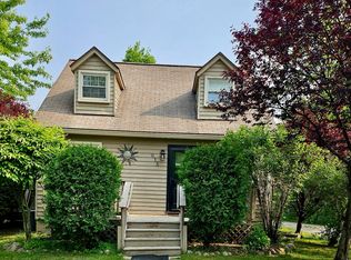 615 Leon Rd, Walled Lake, MI 48390