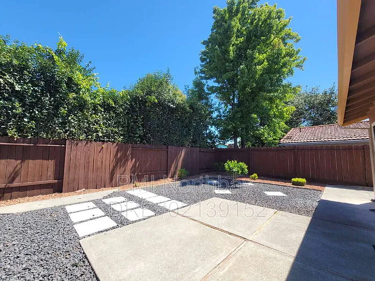 2080 Diamond Way — Photo 20