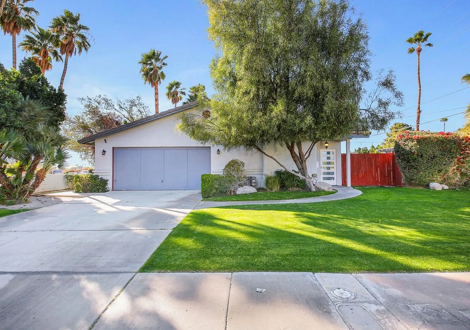 Pool home in Palm Springs — Photo 1