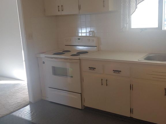 4th image of 1405 Pulliam Ave