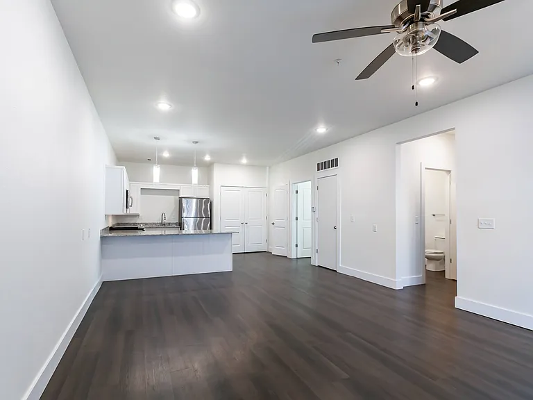 The Lakewood House Apartments — Photo 35